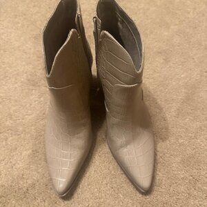 Gianni Bini tan booties size 8